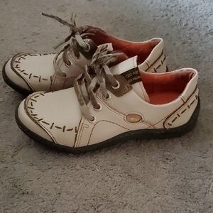 Stylish Cream and Brown Women's Shoes